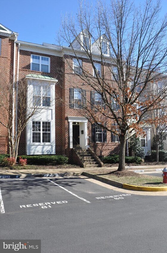 1546 Northern Neck Dr Unit 202, Vienna, VA 22182 Condo for Rent in