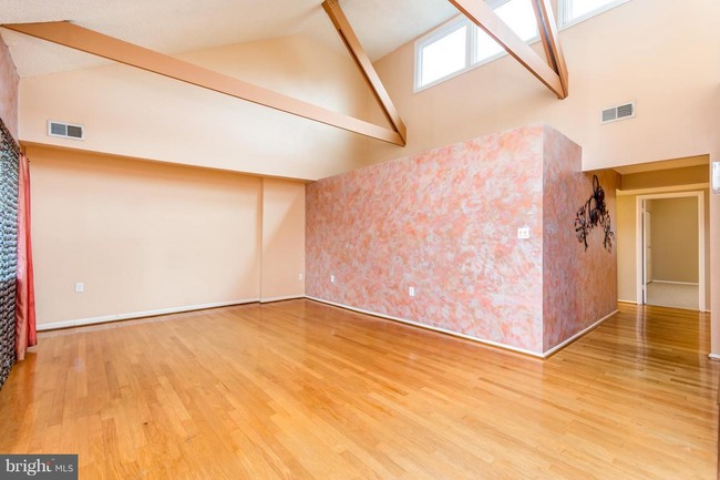 Foto del edificio - 1811 Snow Meadow Ln