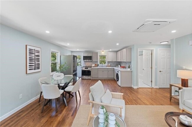 Photo - 7 Laneway Ct House