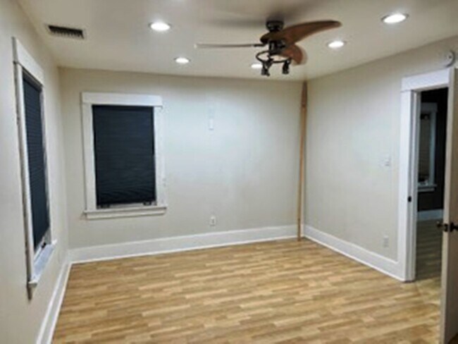 Dormitorio 1 - 15247 Chatsworth St