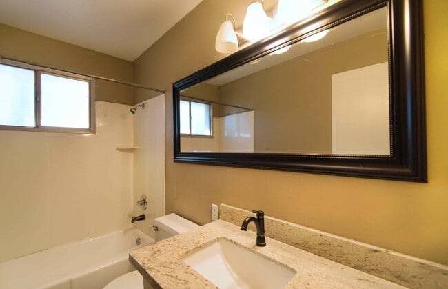 Foto del edificio - Charming 5-Bedroom Pool Home in Prime Tempe Location