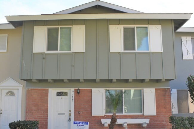 Building Photo - **Coming Soon ** Spacious 4-Bedroom Townho...