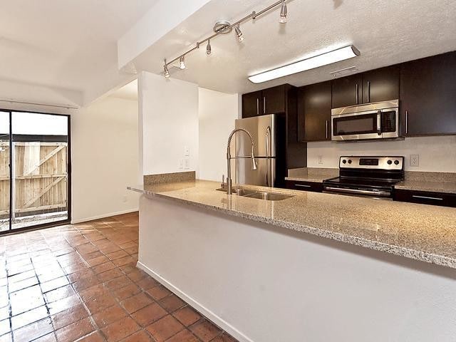Foto del edificio - 5909 Birchbrook Dr