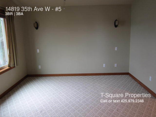 Building Photo - 14819 35th Ave W