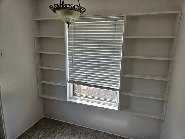 Foto del edificio - 2 Bedroom - 1 Bathroom home in Bay Park