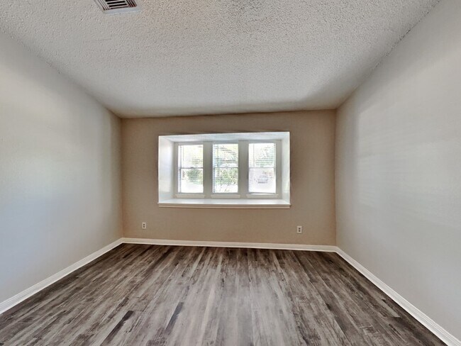 Building Photo - Wonderful 3 Bed Home!!