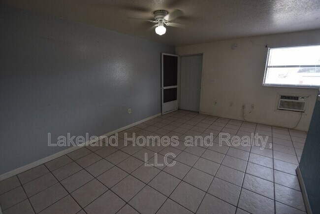Building Photo - 513 Twin Pines Ln