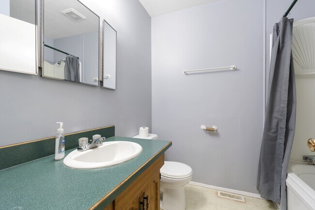 Photo du bâtiment - 9451-65ave 65 Ave
