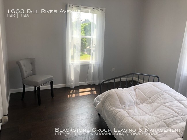 Foto del edificio - 1663 Fall River Avenue