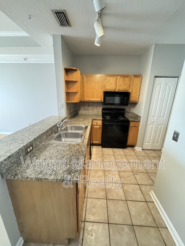 Building Photo - 4207 S Dale Mabry Hwy