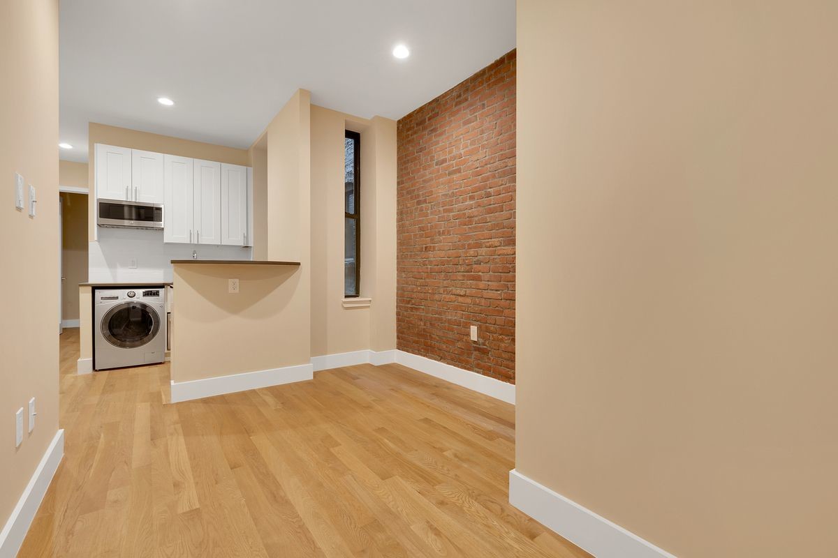 Primary Photo - 400 W 56th St
