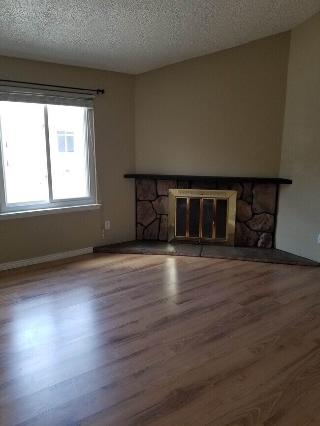Building Photo - Tanglewood Condo #A