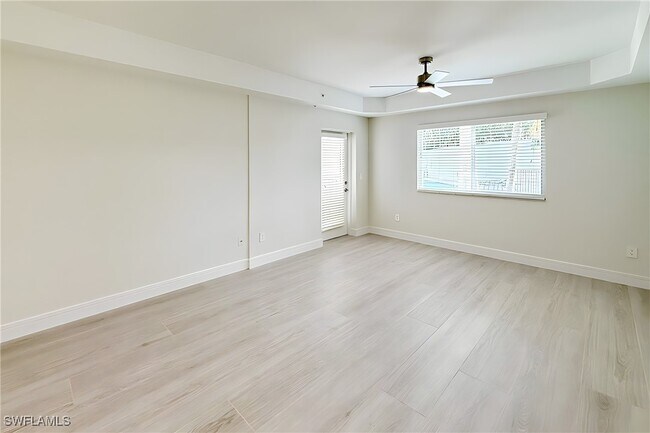 Foto del edificio - 1100 Pine Ridge Rd