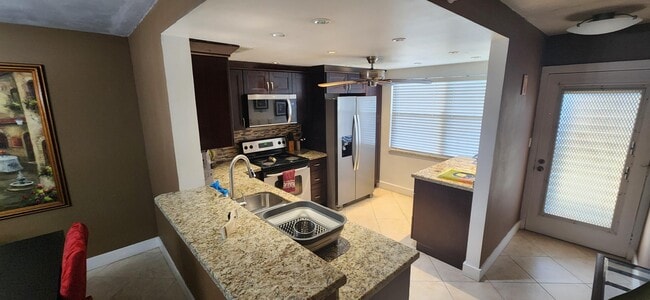 Building Photo - 3002 Portofino Isle