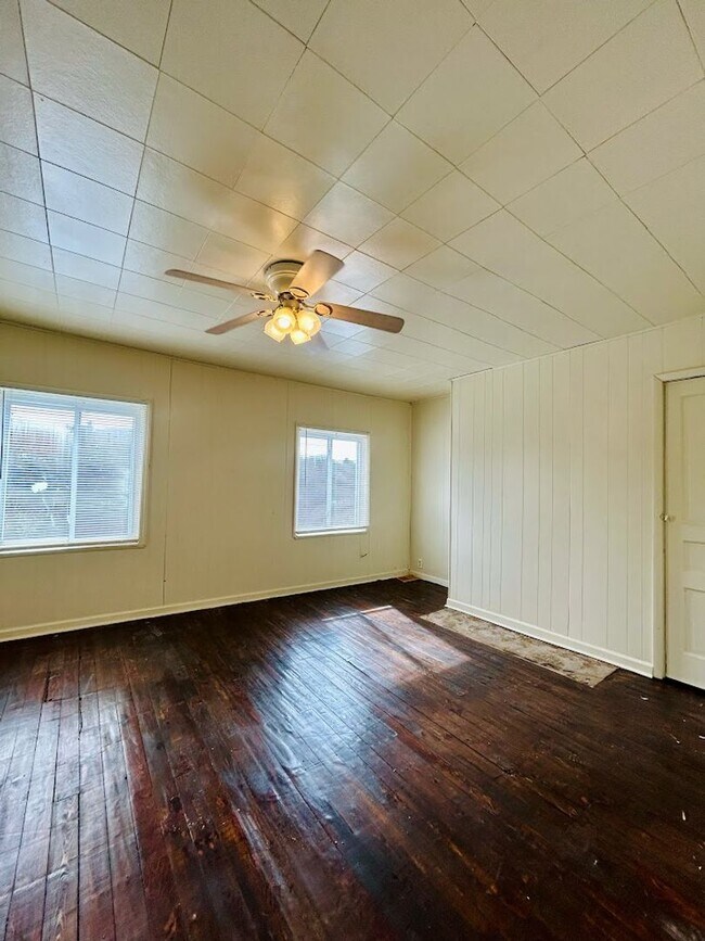 Foto del edificio - AVAILABLE NOW! 3 Bedroom Home with Fenced ...
