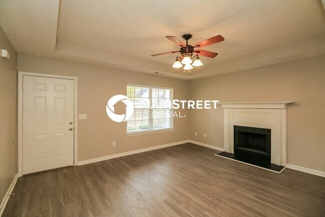 Foto del edificio - 3 Bedroom Pet-Friendly Home in Newnan, GA with Main Street Renewal