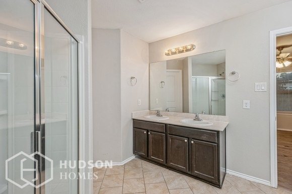 Foto del edificio - NOW AVAILABLE! - 19114 Warlander Ct, Porte...