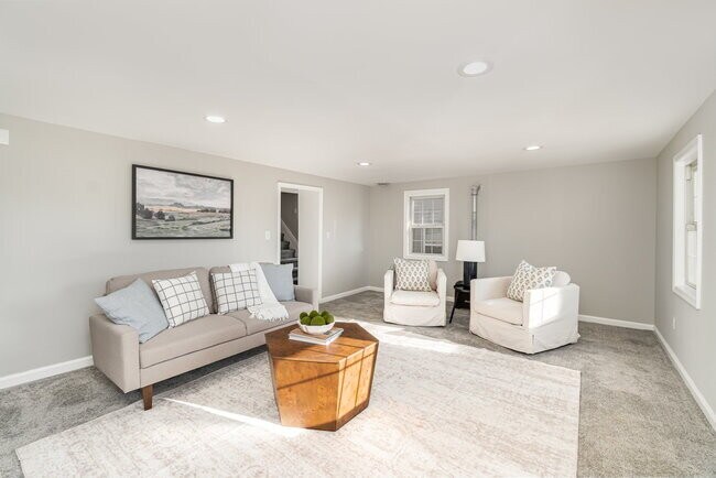 Building Photo - 28 W Main St