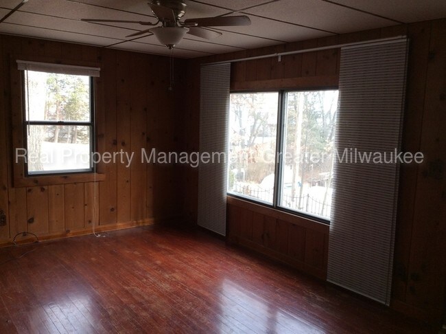 Building Photo - 2 bedroom Lake Cottage