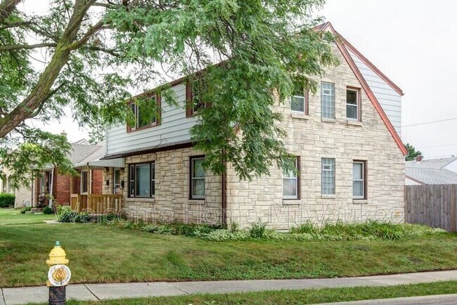 Building Photo - 3411 S Chase Ave
