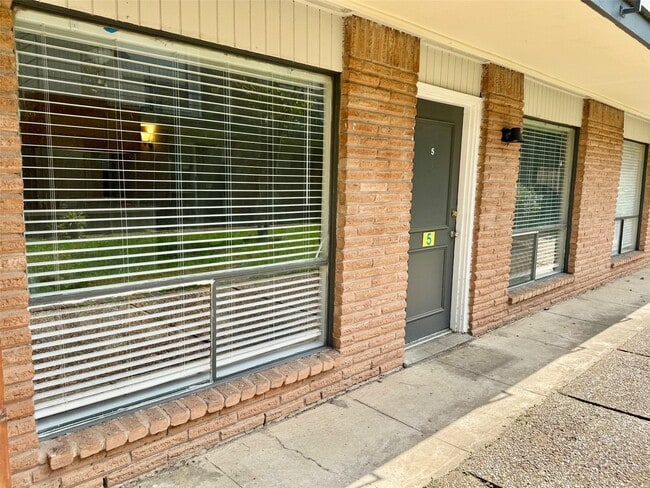 Building Photo - 936 Heights Blvd