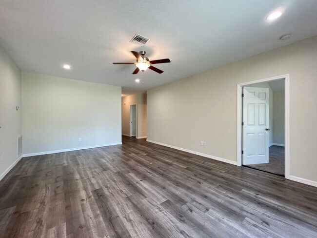 Foto del edificio - WONDERFUL DUPLEX 2 Bd/2Ba in Sebring!