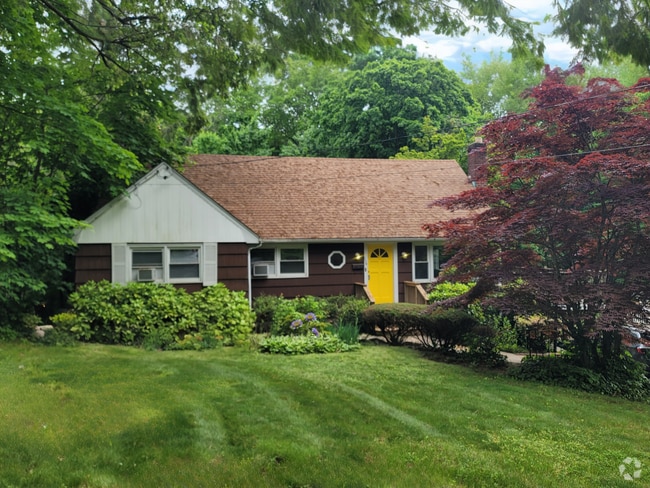 Building Photo - 116 Abbott Dr