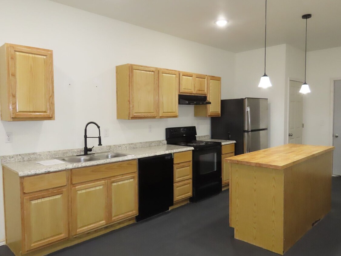 Primary Photo - One Month's Free Rent! 2 Bedroom, 2 Bath D...