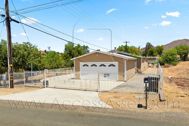 Building Photo - Spacious 3 Bedroom Home with Large Fenced Yard and Two-Car Garage