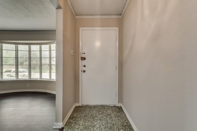 Building Photo - 2240 Babalos Ln