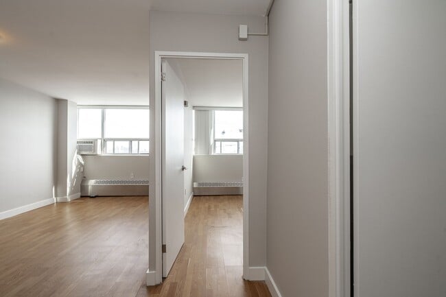 Photo du bâtiment - 730 St Clarens Ave