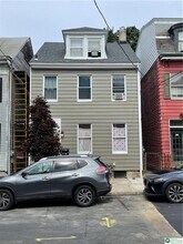 Building Photo - 811 Ferry St