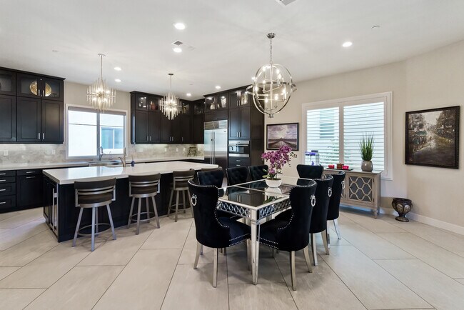 Building Photo - 193 Stellar