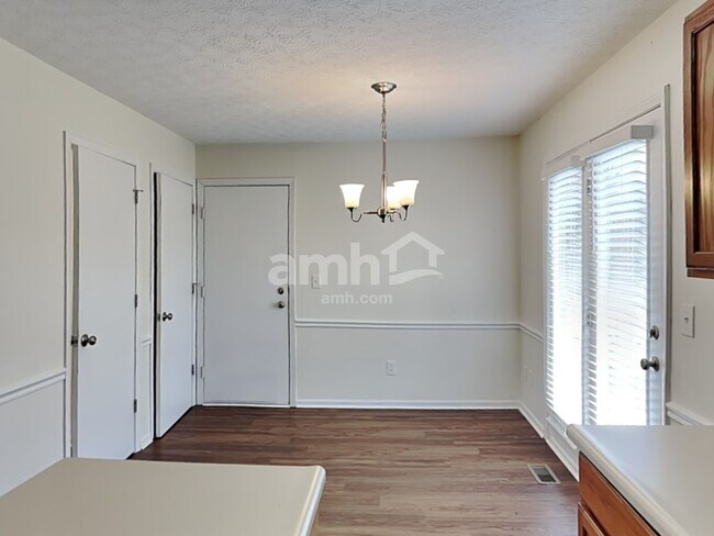 Foto del edificio - 752 Keltoncrest Dr