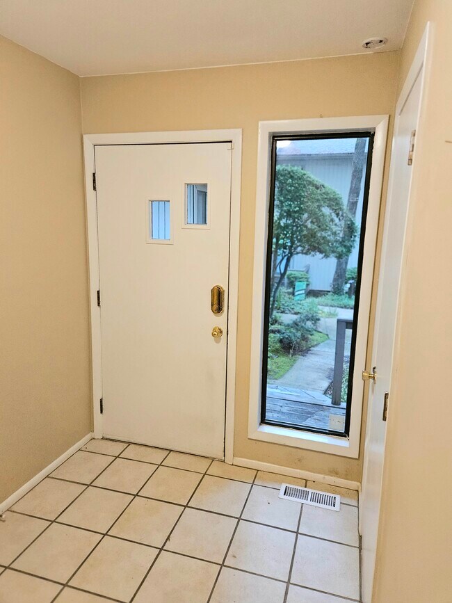 Foto del edificio - 465 Pebble Creek Dr