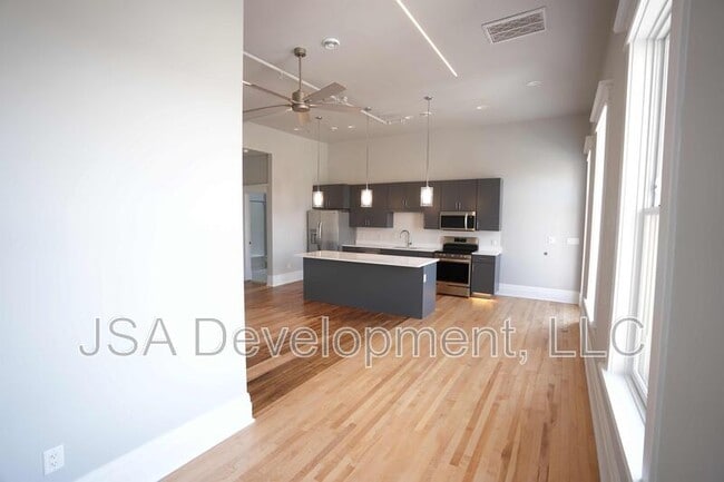 Foto del edificio - 718 Commercial St