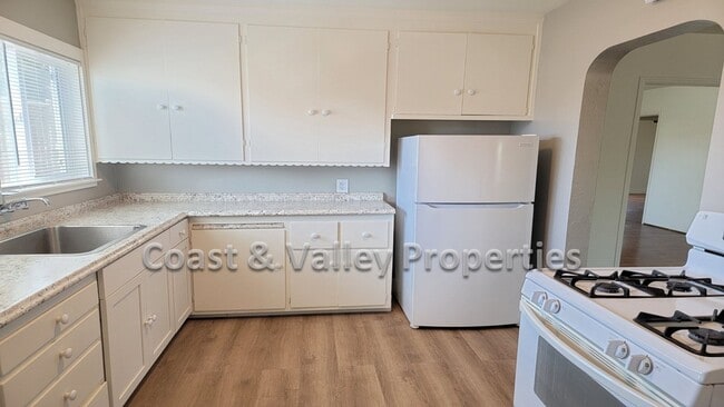 Building Photo - Wonderful South Salinas Home for RENT!!!