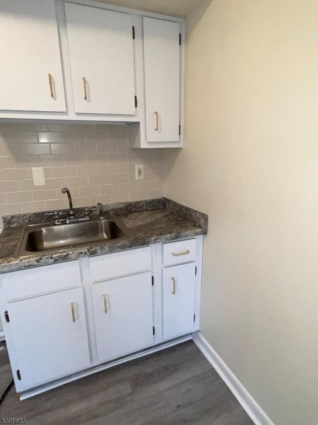 Building Photo - 850 Main St