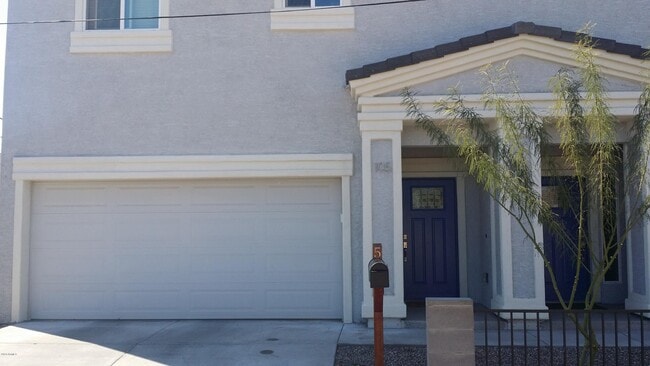 Building Photo - 1341 E Polk St