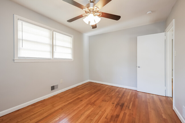 Building Photo - 3 Bed Spartanburg Home