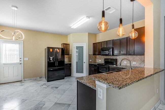 Foto del edificio - Your Dream Home Awaits: Explore This Stunning Manor Residence!