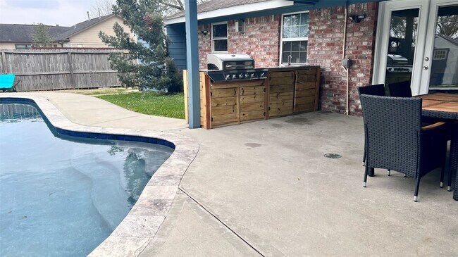 Foto del edificio - 6335 Tall Willow Dr