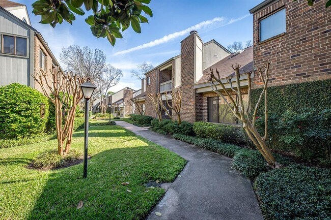 Building Photo - 1114 Augusta Dr