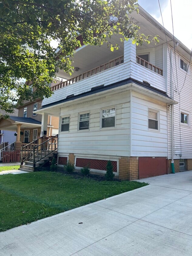 3392 W 99th St Unit 3392 Up, Cleveland, OH 44102 Apartments in