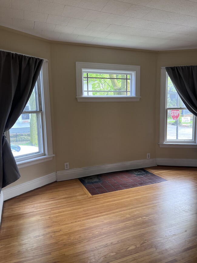 Living room - 197 Brunswick St