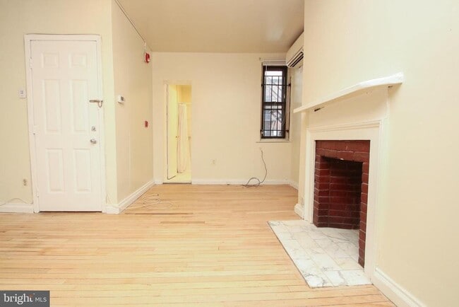Building Photo - 320 S 15th St