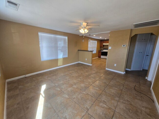 Foto del edificio - Move in ready!