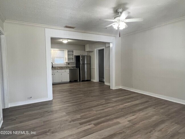 Building Photo - 821 Cove St