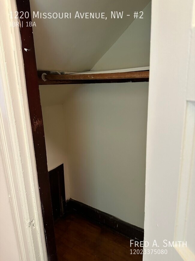 Foto del edificio - One Bedroom Apartment Plus Den Available Now!