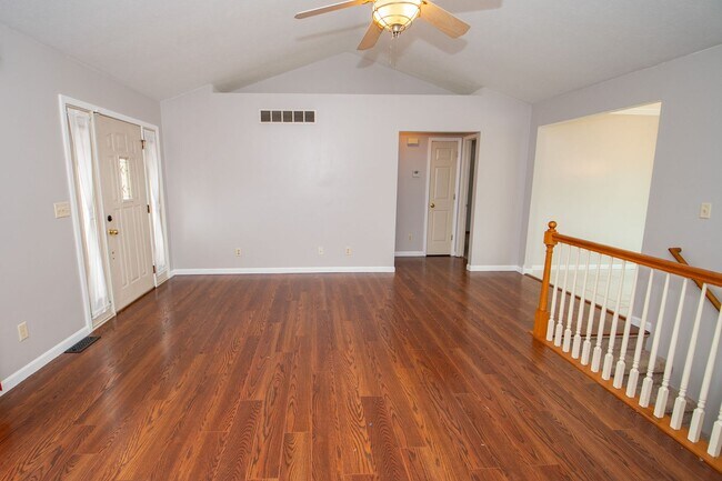 Foto del edificio - 4 Bedroom home in Granger, IN!